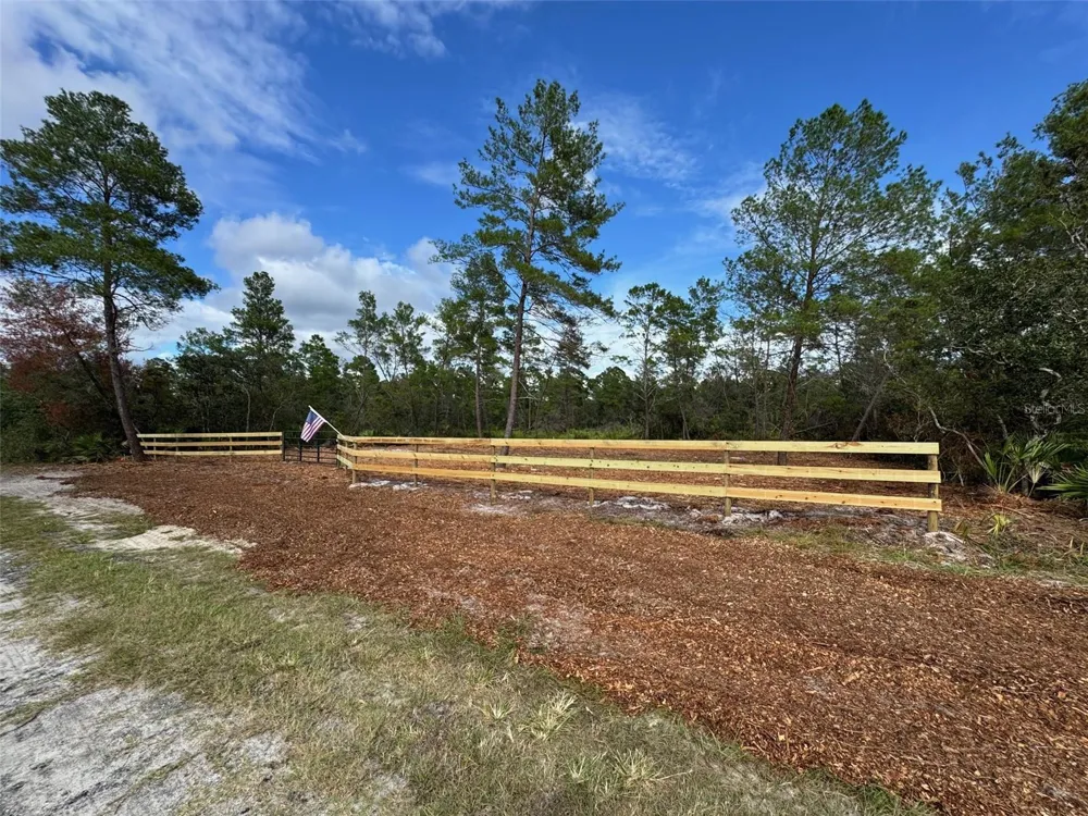 KENTUCKY STREET Paisley, FL 32767