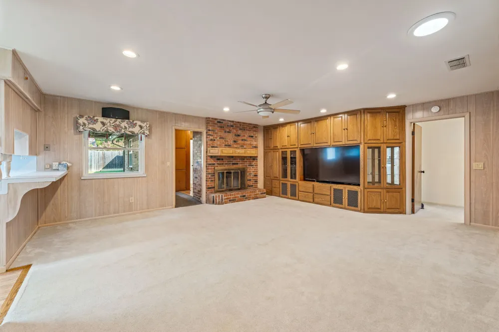 1003 Royal Lane Graham, TX 76450