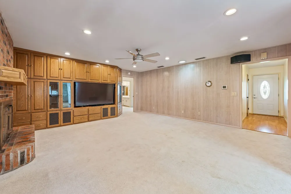 1003 Royal Lane Graham, TX 76450