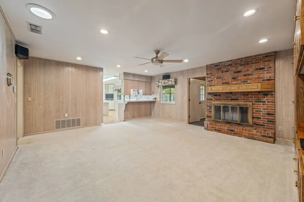 1003 Royal Lane Graham, TX 76450