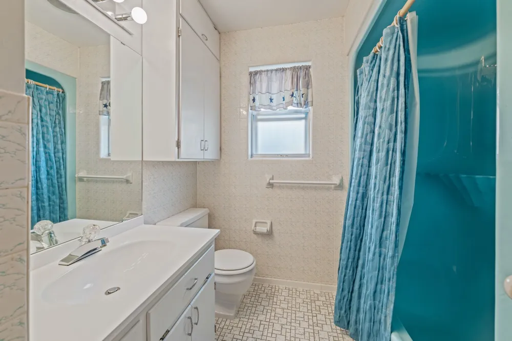 1003 Royal Lane Graham, TX 76450