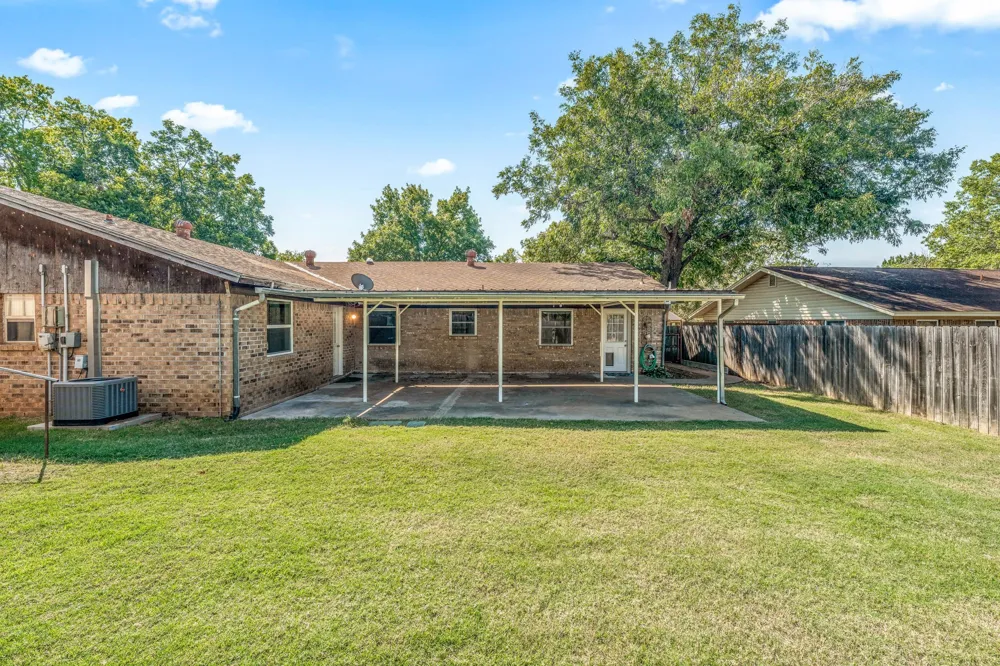 1003 Royal Lane Graham, TX 76450