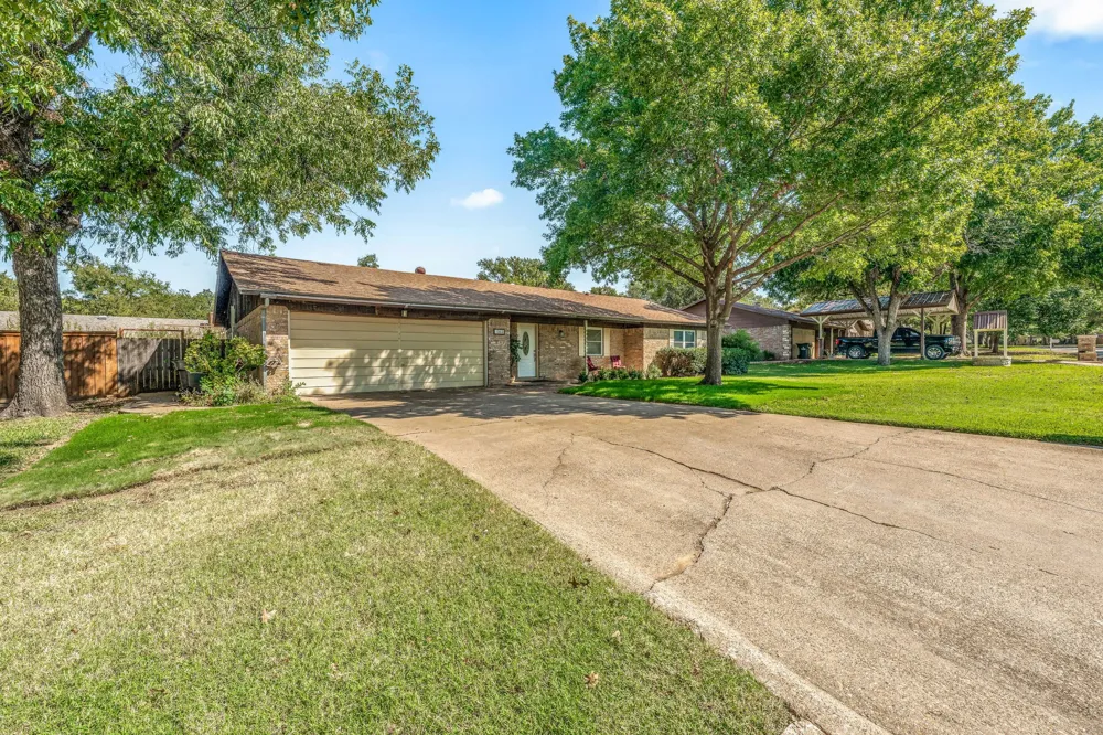 1003 Royal Lane Graham, TX 76450