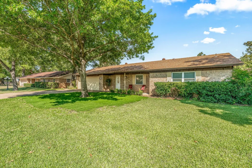 1003 Royal Lane Graham, TX 76450