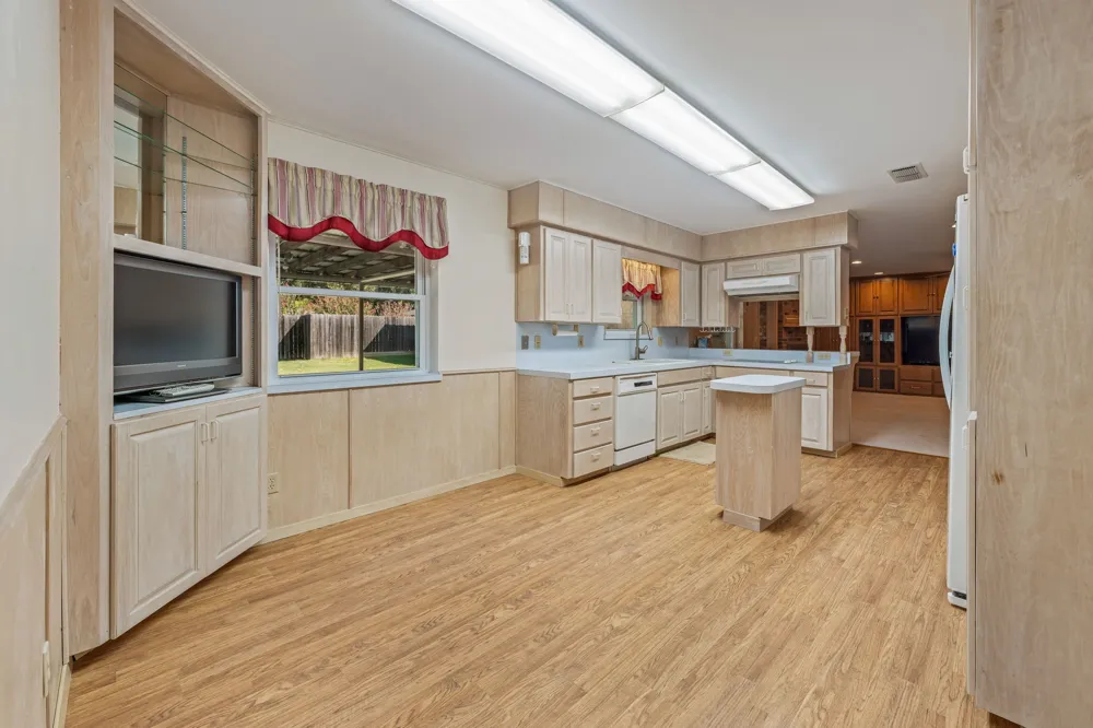 1003 Royal Lane Graham, TX 76450
