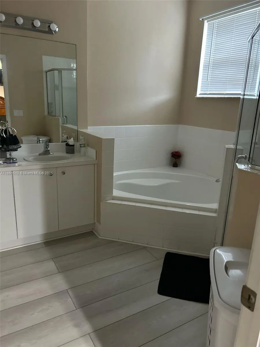 22066 SW 93rd Pl Cutler Bay, FL 33190