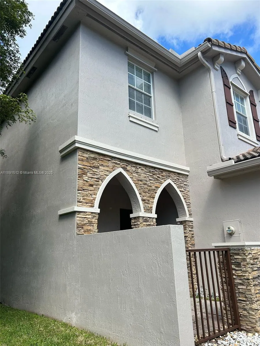 22066 SW 93rd Pl Cutler Bay, FL 33190