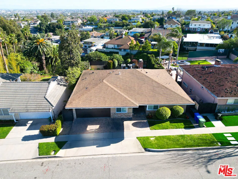 4028 Kenway Avenue View Park, CA 90008