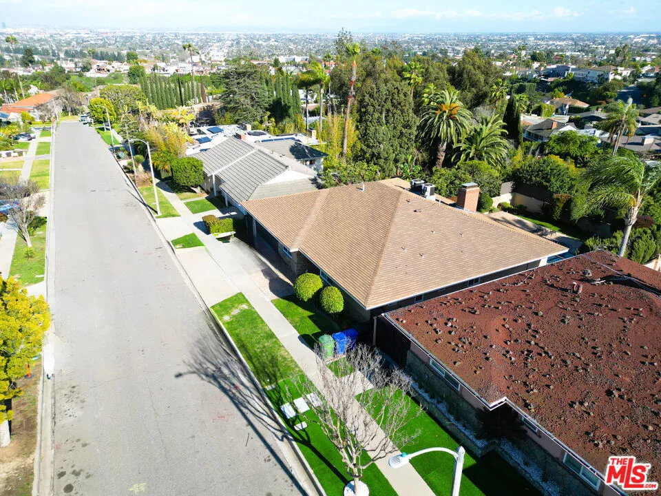 4028 Kenway Avenue View Park, CA 90008