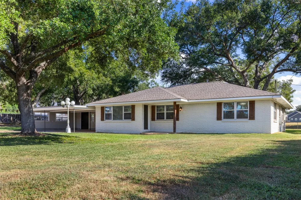 1906 Gun And Rod Road Brenham, TX 77833