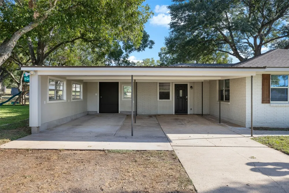1906 Gun And Rod Road Brenham, TX 77833