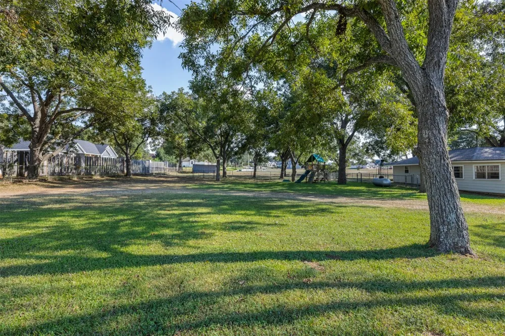 1906 Gun And Rod Road Brenham, TX 77833