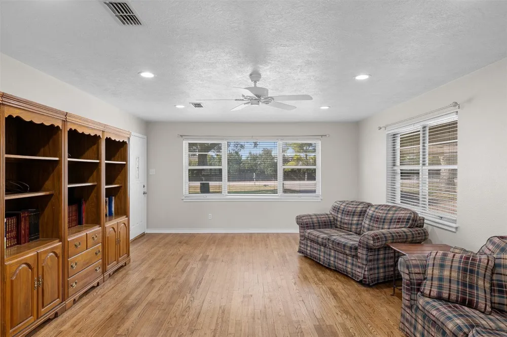 1906 Gun And Rod Road Brenham, TX 77833
