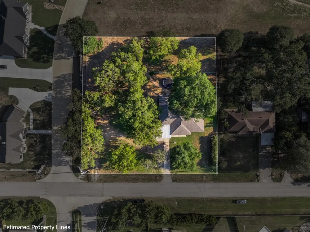 1906 Gun And Rod Road Brenham, TX 77833