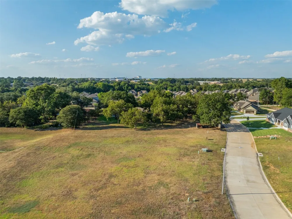 1906 Gun And Rod Road Brenham, TX 77833