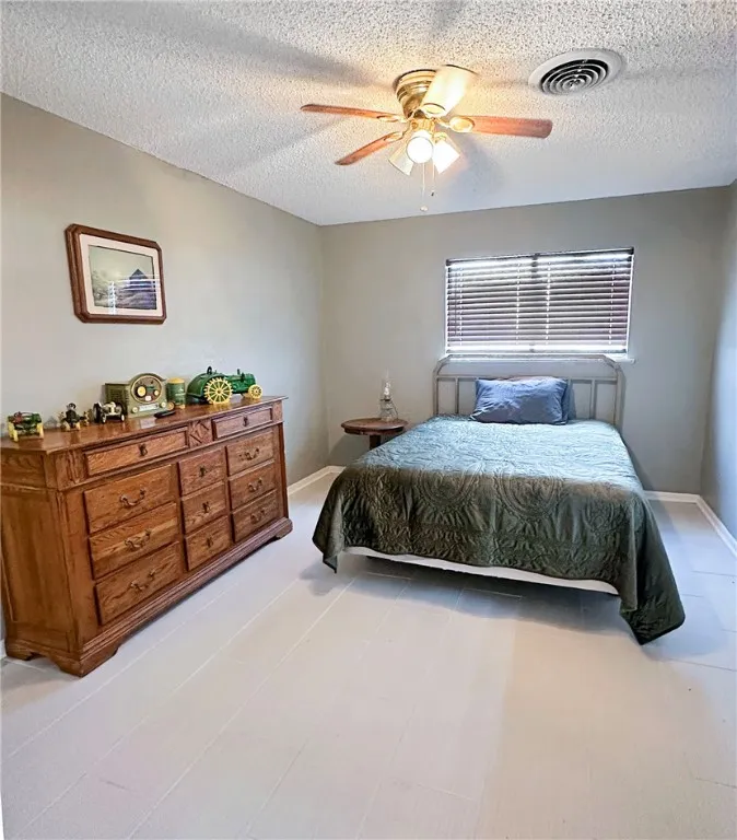 6604 County Road 136 Pawnee, TX 78145