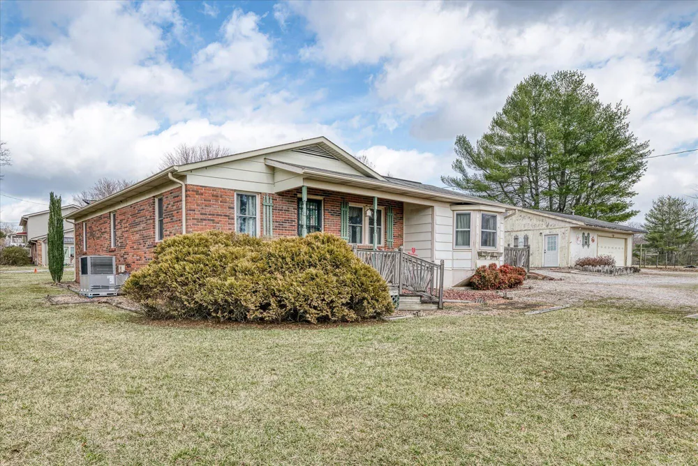 23 Oak Hill Drive Crossville, TN 38572