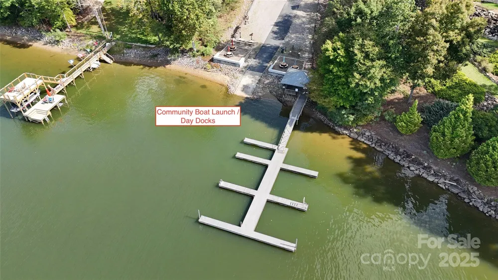 204 S Harbor Watch Drive Statesville, NC 28677