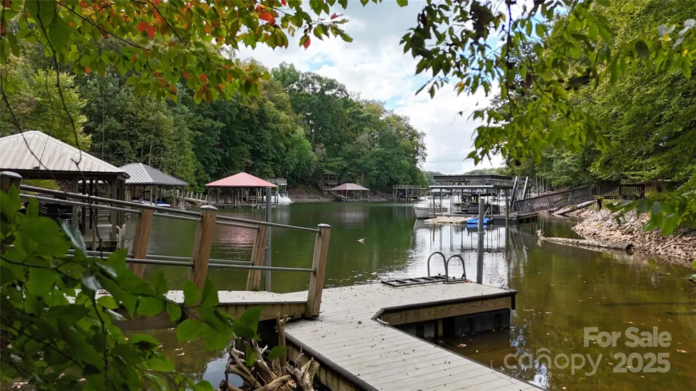 204 S Harbor Watch Drive Statesville, NC 28677