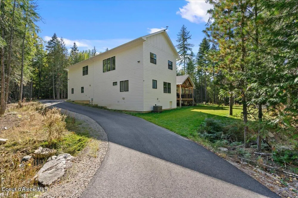 95 KLICKITAT ROAD Cocolalla, ID 83813