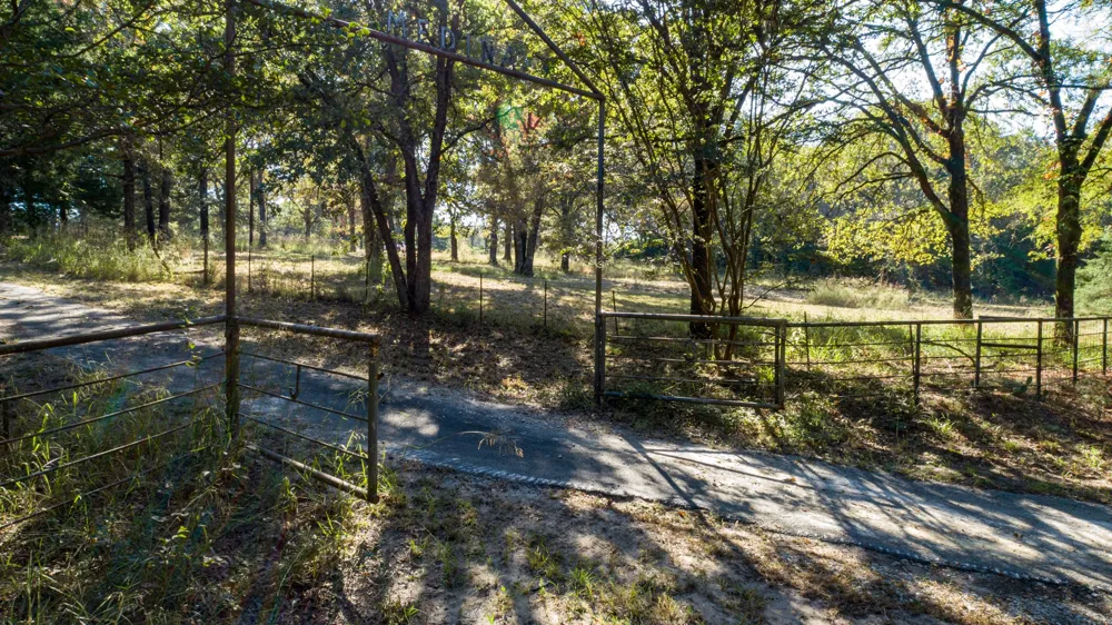 412 Rs County Road 1275 Emory, TX 75440