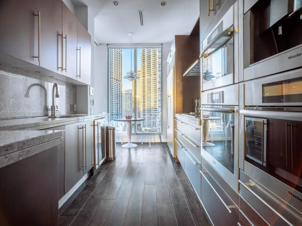 900 Brickell Key Blvd #2204 Miami, FL 33131