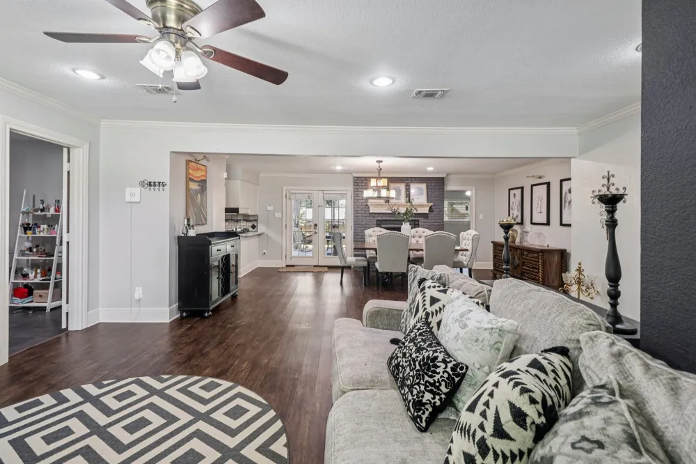 1213 W Tarrant Road Grand Prairie, TX 75050