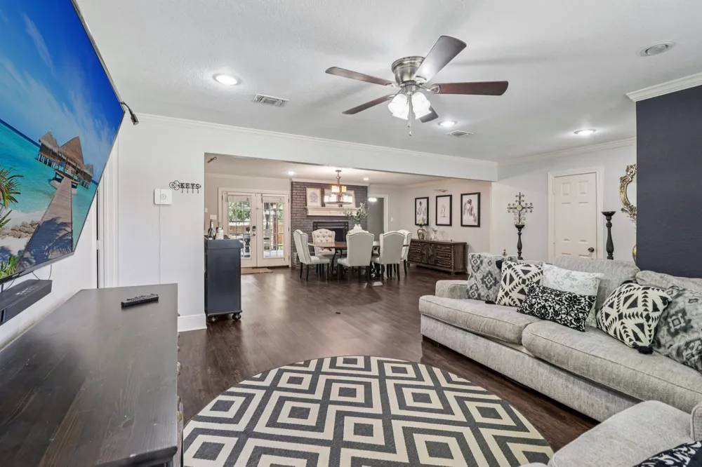 1213 W Tarrant Road Grand Prairie, TX 75050