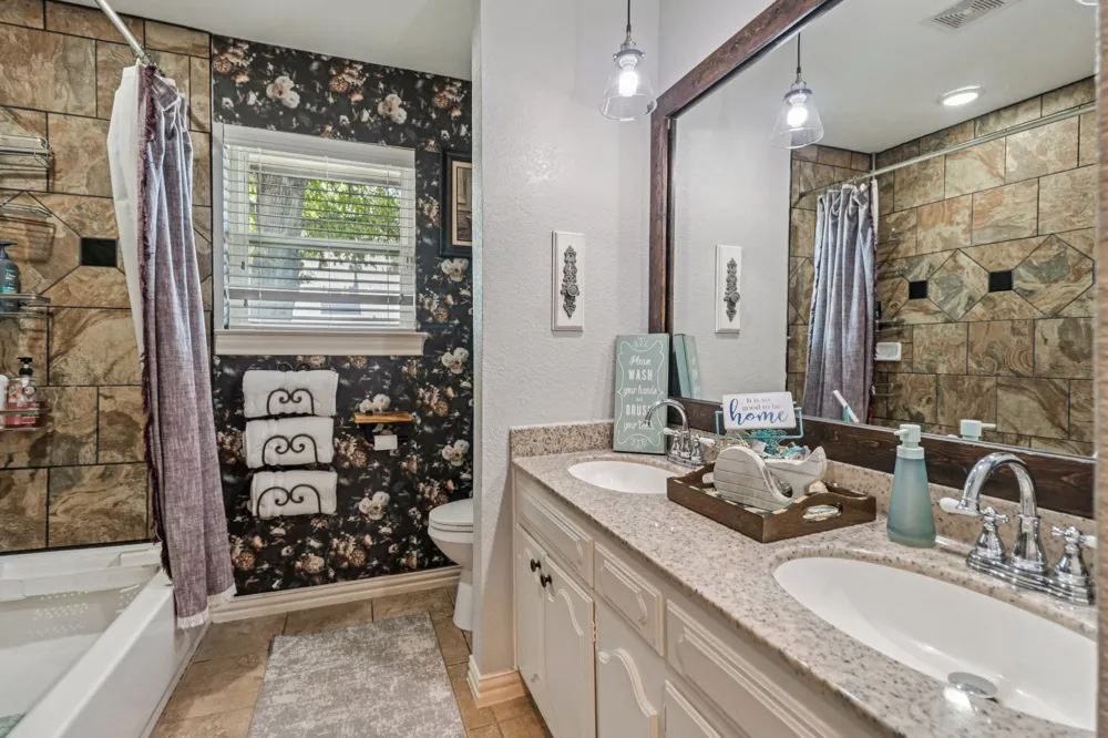 1213 W Tarrant Road Grand Prairie, TX 75050