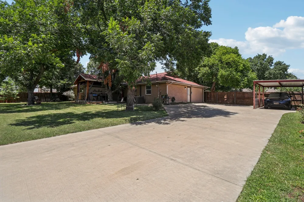 1213 W Tarrant Road Grand Prairie, TX 75050