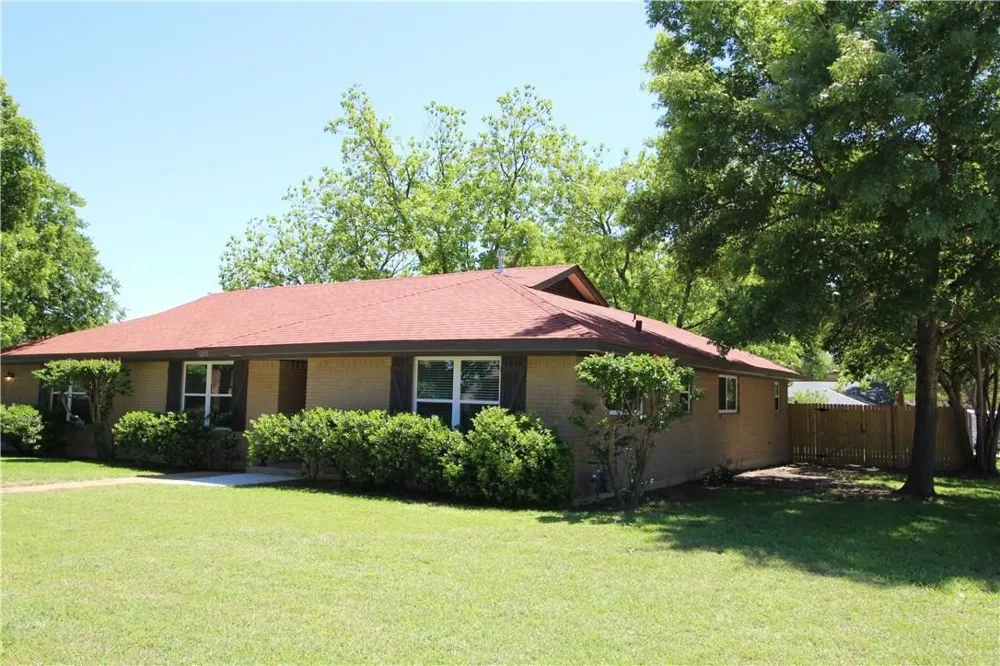 1213 W Tarrant Road Grand Prairie, TX 75050