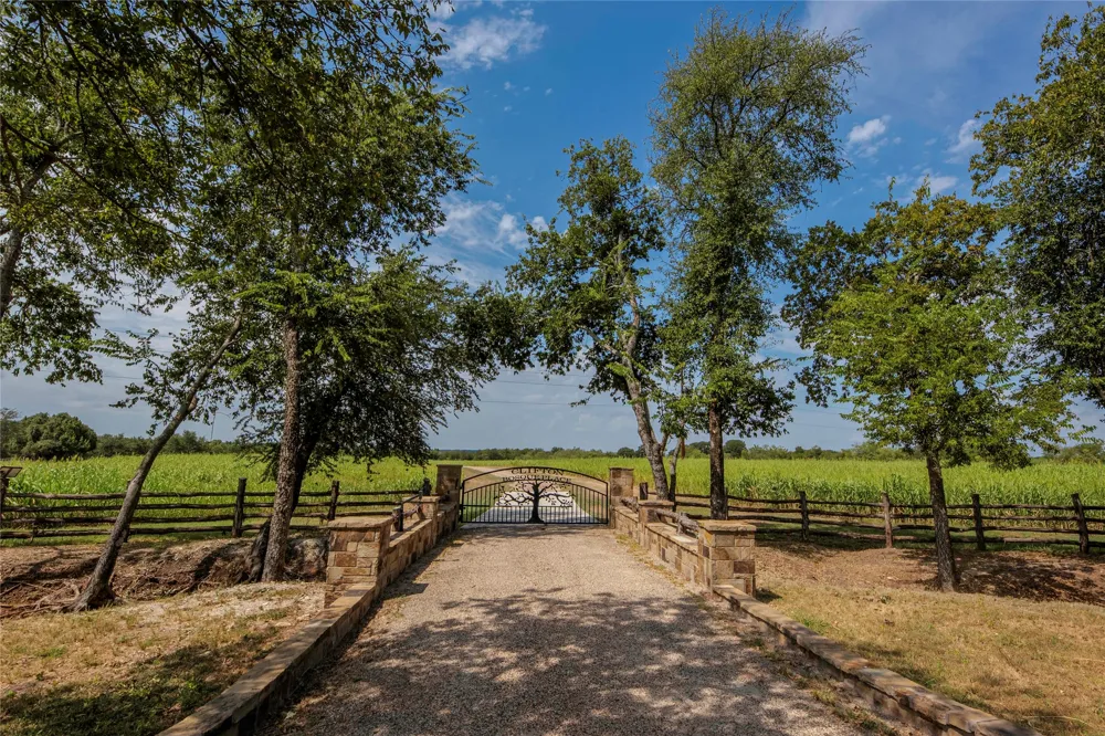 395 County Road 2530 Meridian, TX 76665