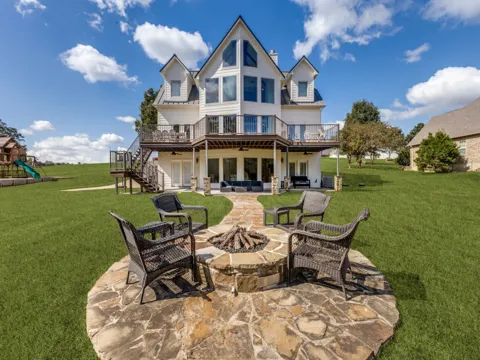 5848 Lago Vista Drive