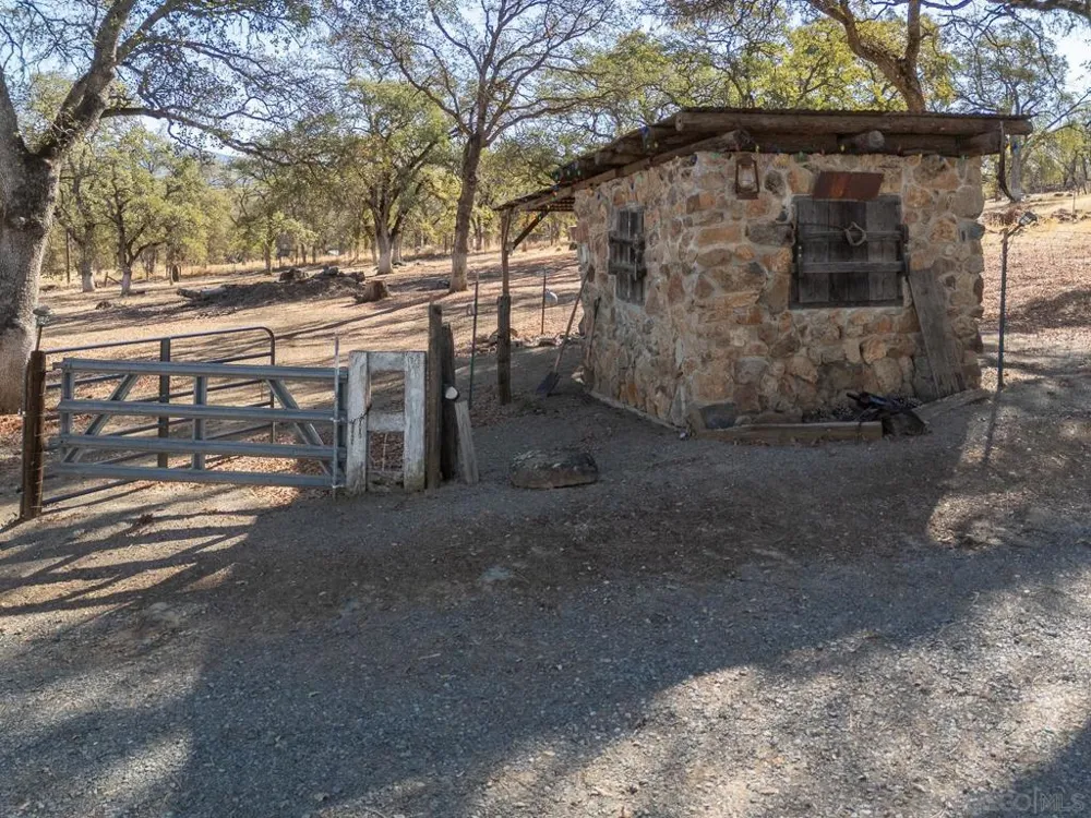 135 Sunny Hills Rd Bangor, CA 95914