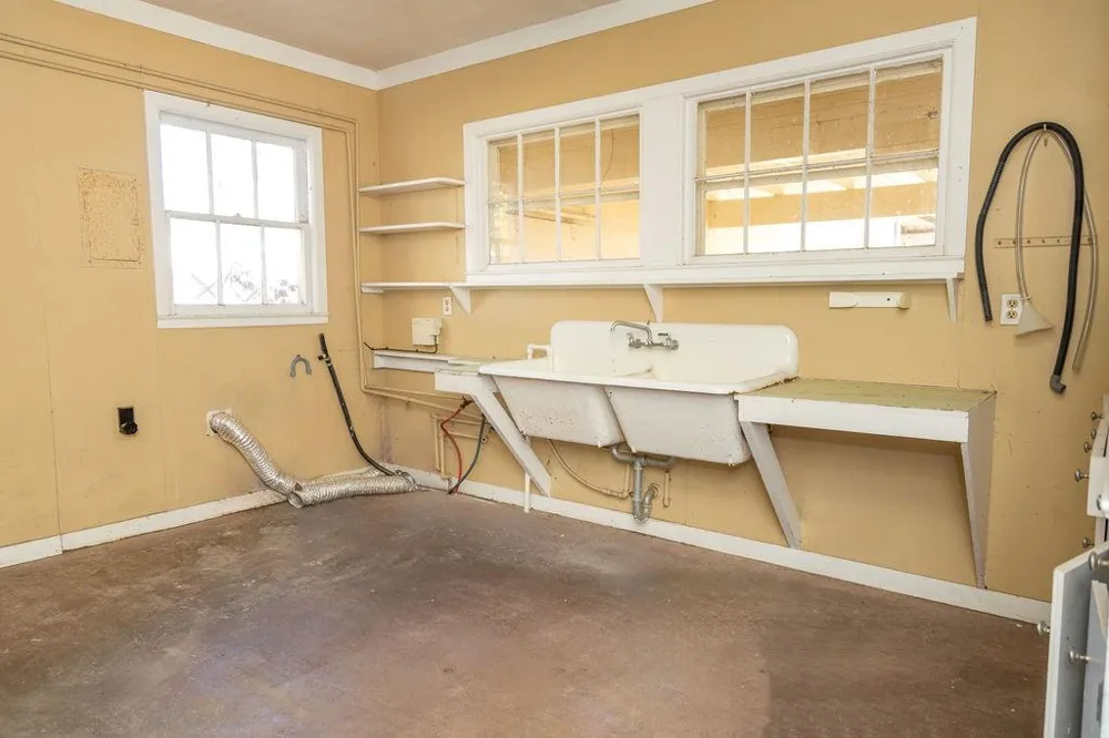 208 West Putnum Avenue Ganado, TX 77962