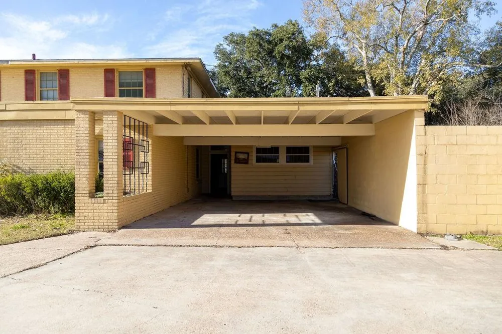 208 West Putnum Avenue Ganado, TX 77962