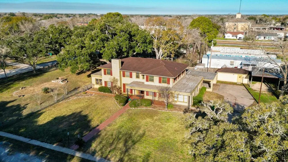208 West Putnum Avenue Ganado, TX 77962