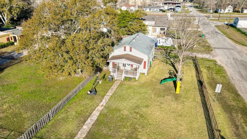 208 West Putnum Avenue Ganado, TX 77962