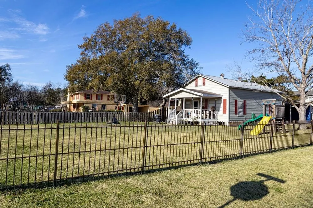 208 West Putnum Avenue Ganado, TX 77962