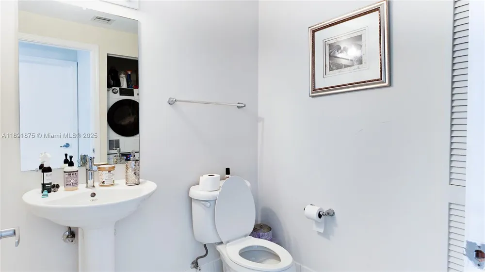 601 NE 36th St #2206 Miami, FL 33137