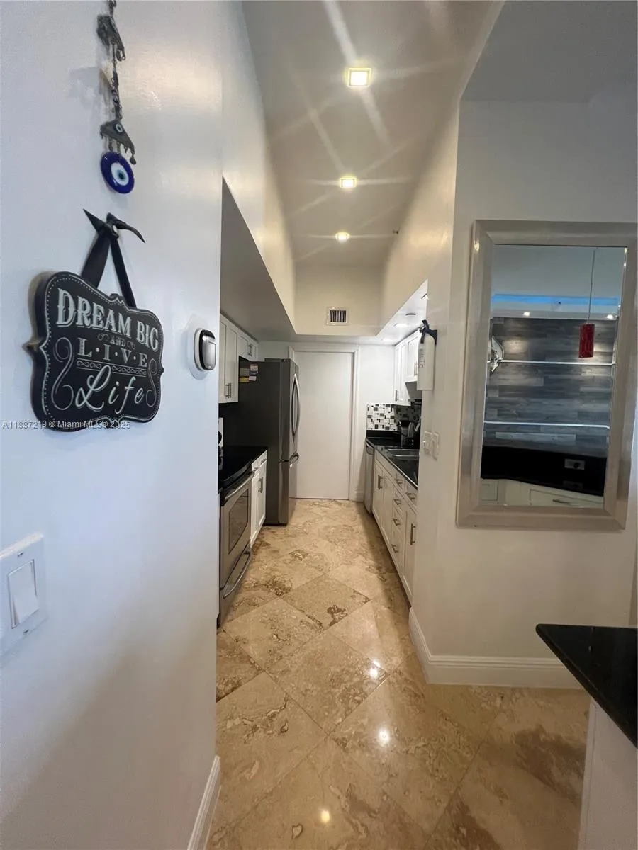 6917 Collins Ave #PH09 Miami Beach, FL 33141