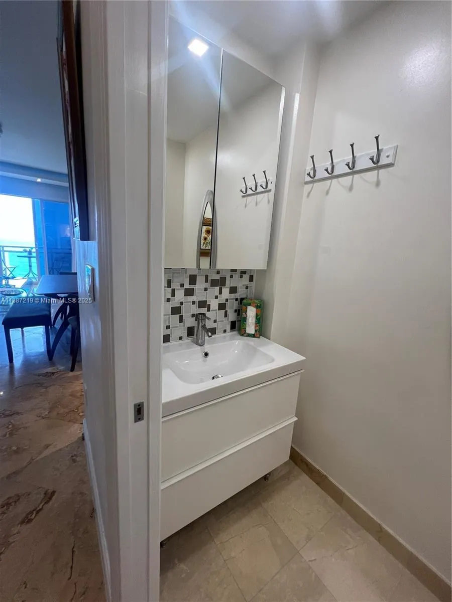6917 Collins Ave #PH09 Miami Beach, FL 33141