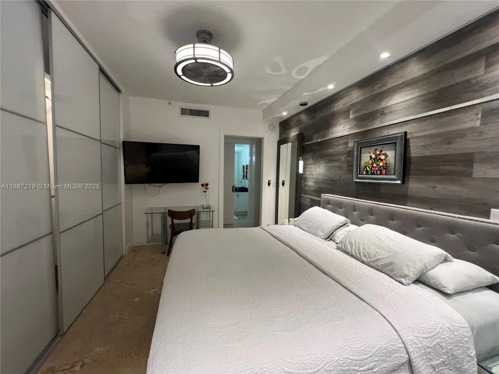 6917 Collins Ave #PH09 Miami Beach, FL 33141