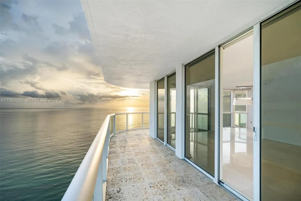 6365 Collins Ave #2901 Miami Beach, FL 33141
