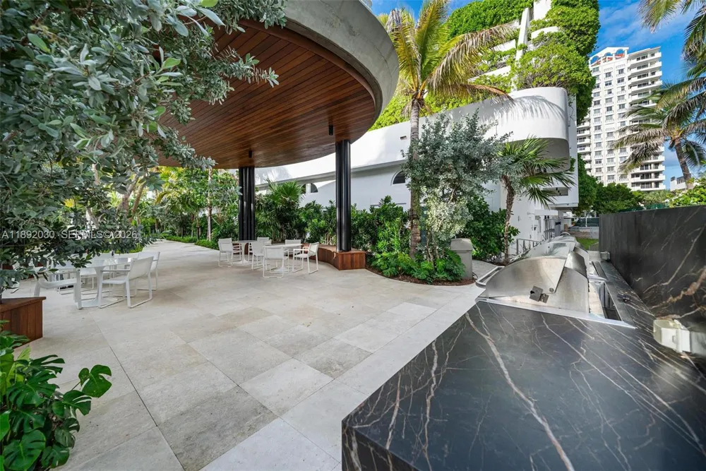 6365 Collins Ave #2901 Miami Beach, FL 33141