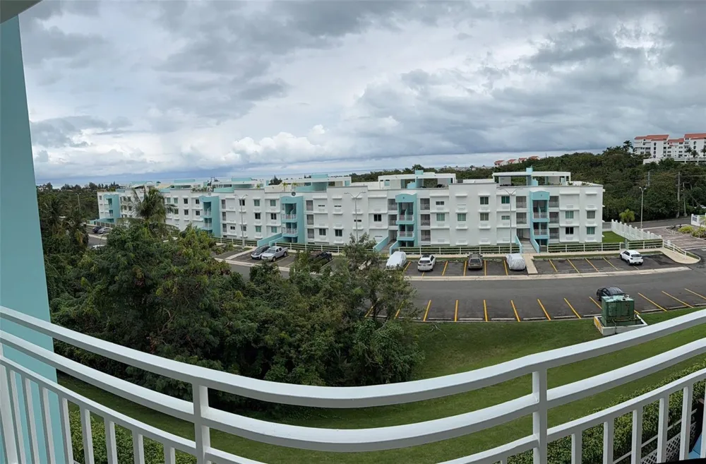 96QJ+3RG CLL LAS COLINAS #301 Rio Grande, PR 00745