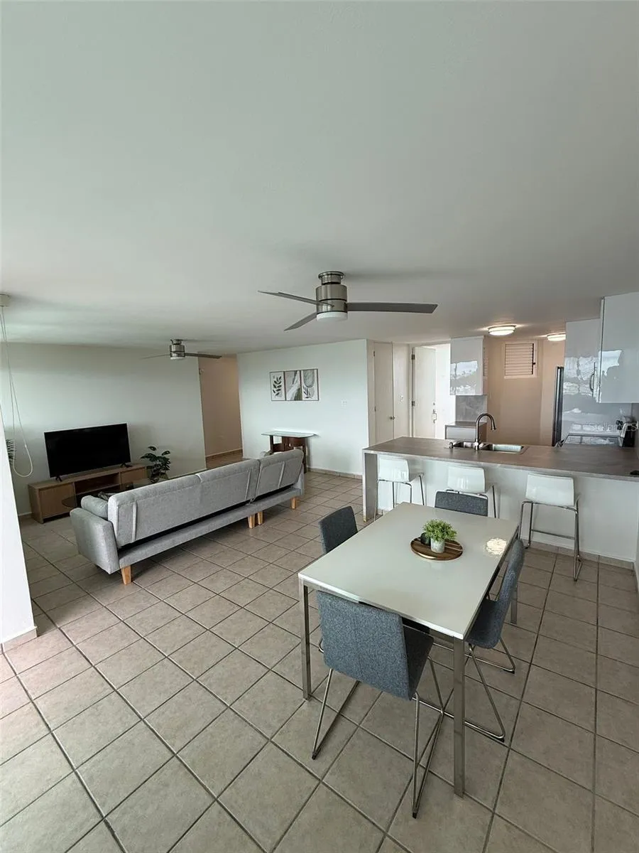 96QJ+3RG CLL LAS COLINAS #301 Rio Grande, PR 00745