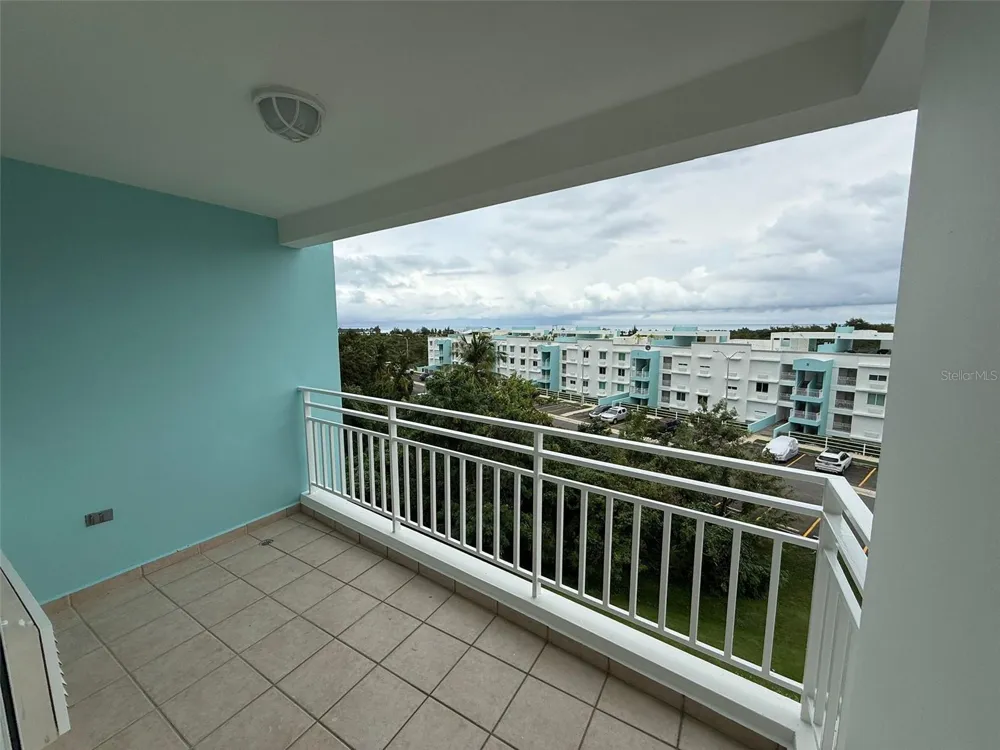 96QJ+3RG CLL LAS COLINAS #301 Rio Grande, PR 00745