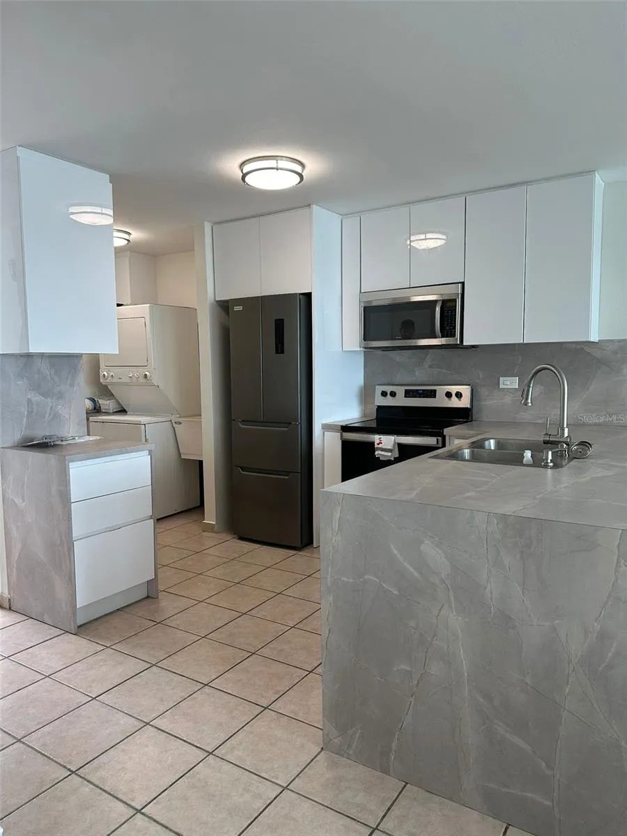 96QJ+3RG CLL LAS COLINAS #301 Rio Grande, PR 00745