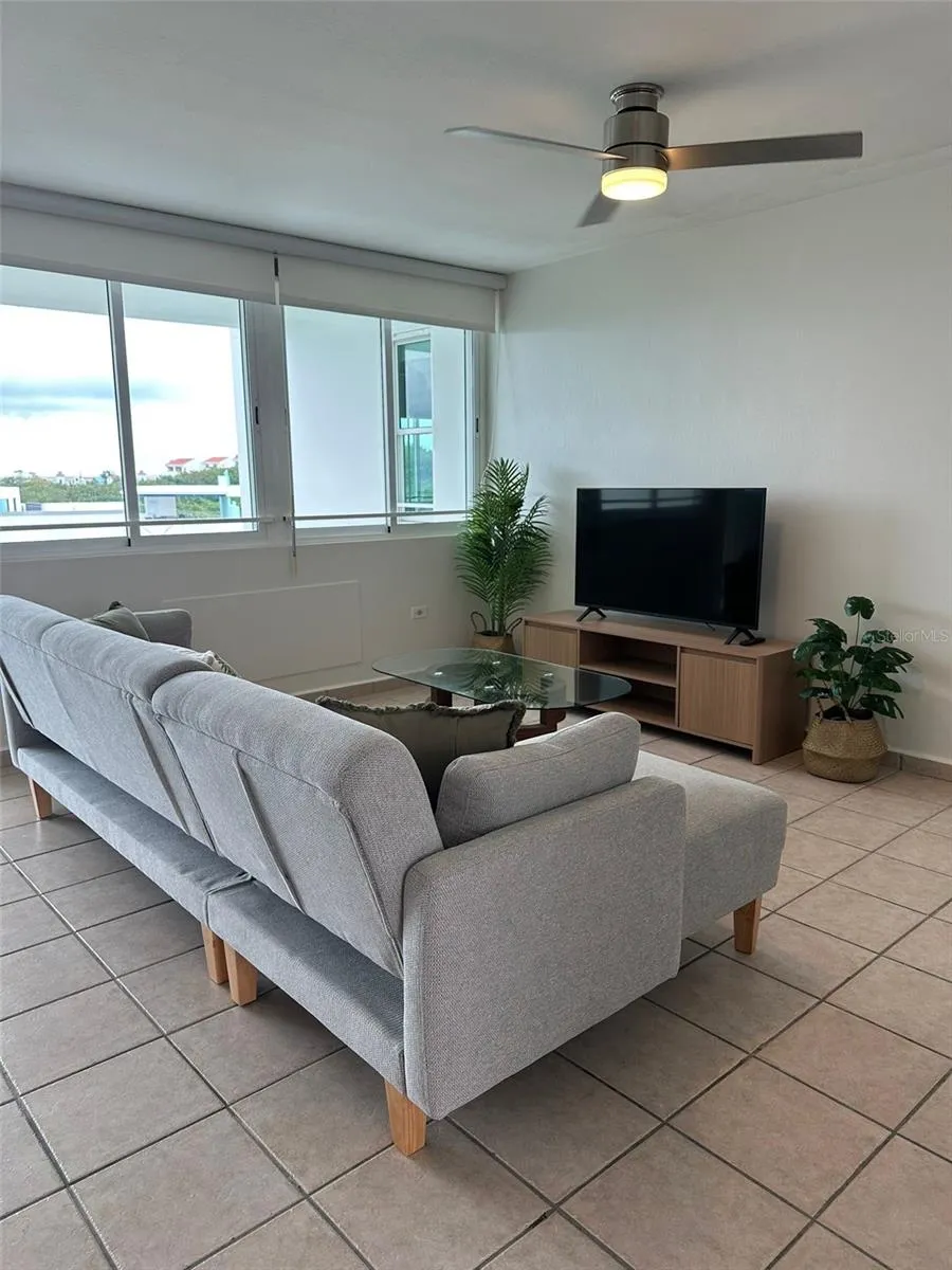 96QJ+3RG CLL LAS COLINAS #301 Rio Grande, PR 00745